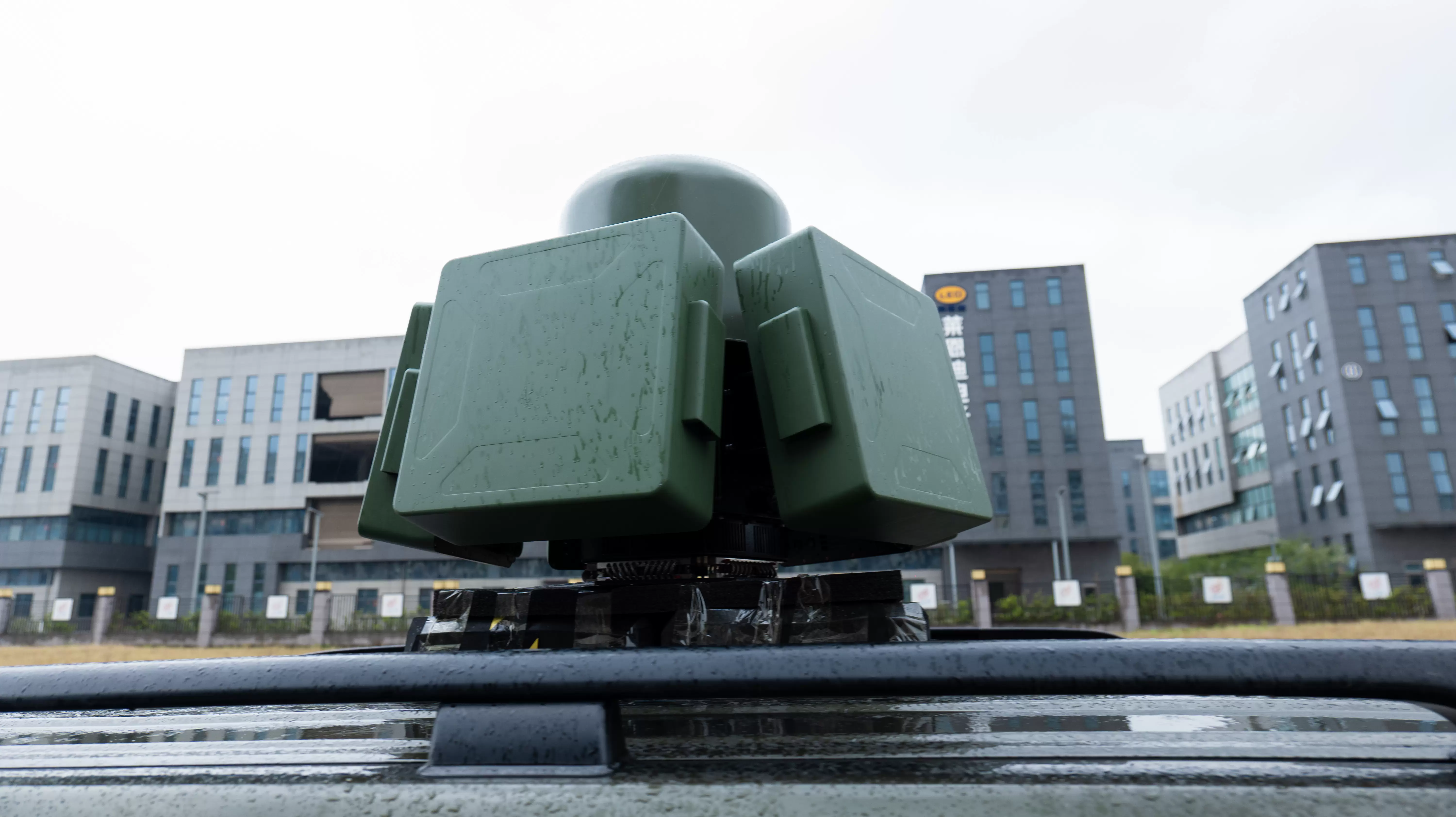 DR100-AB Apparecchiatura di rilevamento e disturbo dei droni montata su veicolo