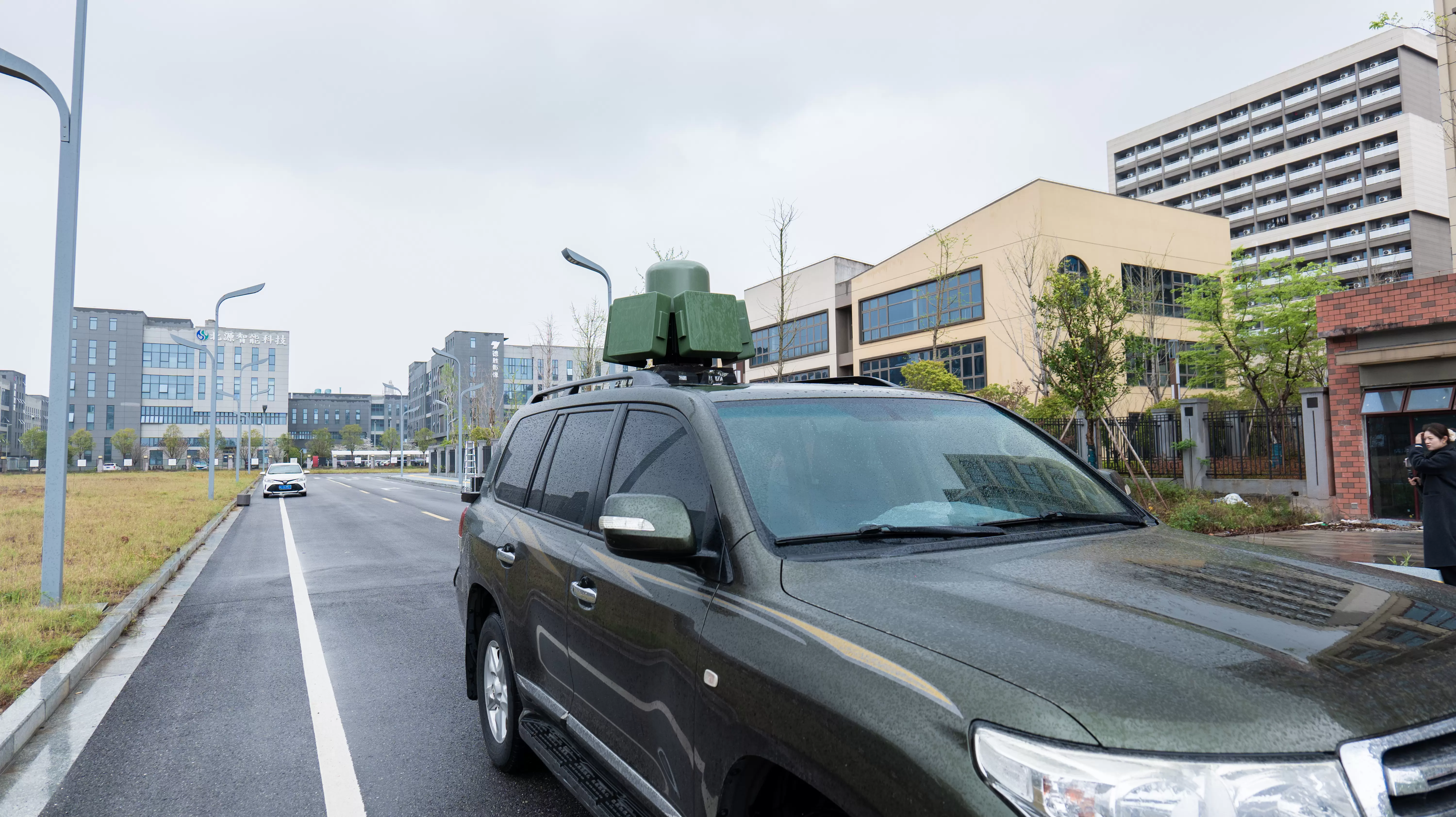 DR100-AB Apparecchiatura di rilevamento e disturbo dei droni montata su veicolo