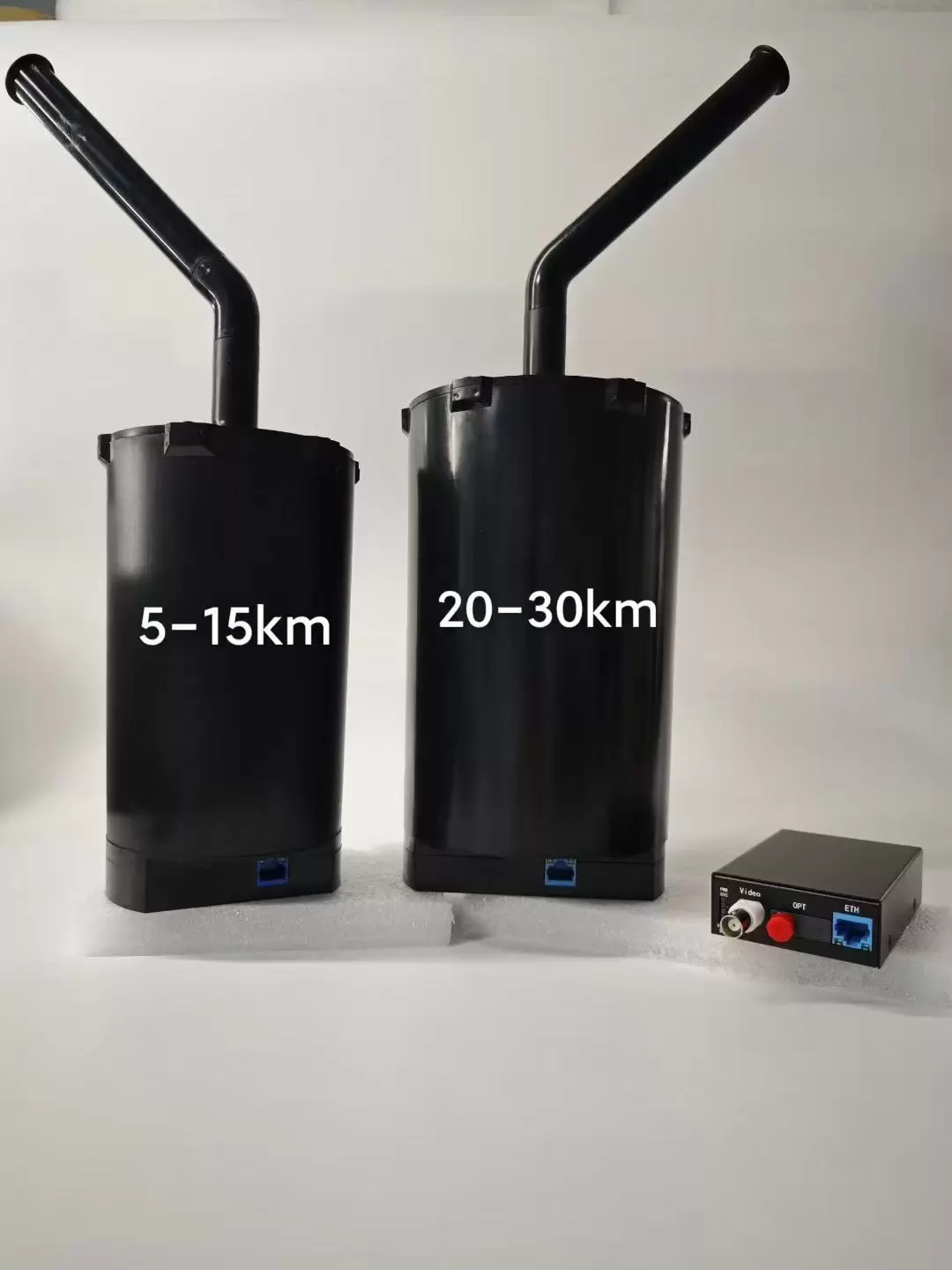 Droni dotati di bobine in fibra ottica per gittata di 3 km, 5 km, 10 km, 15 km, 20 km, 30 km, 40 km.