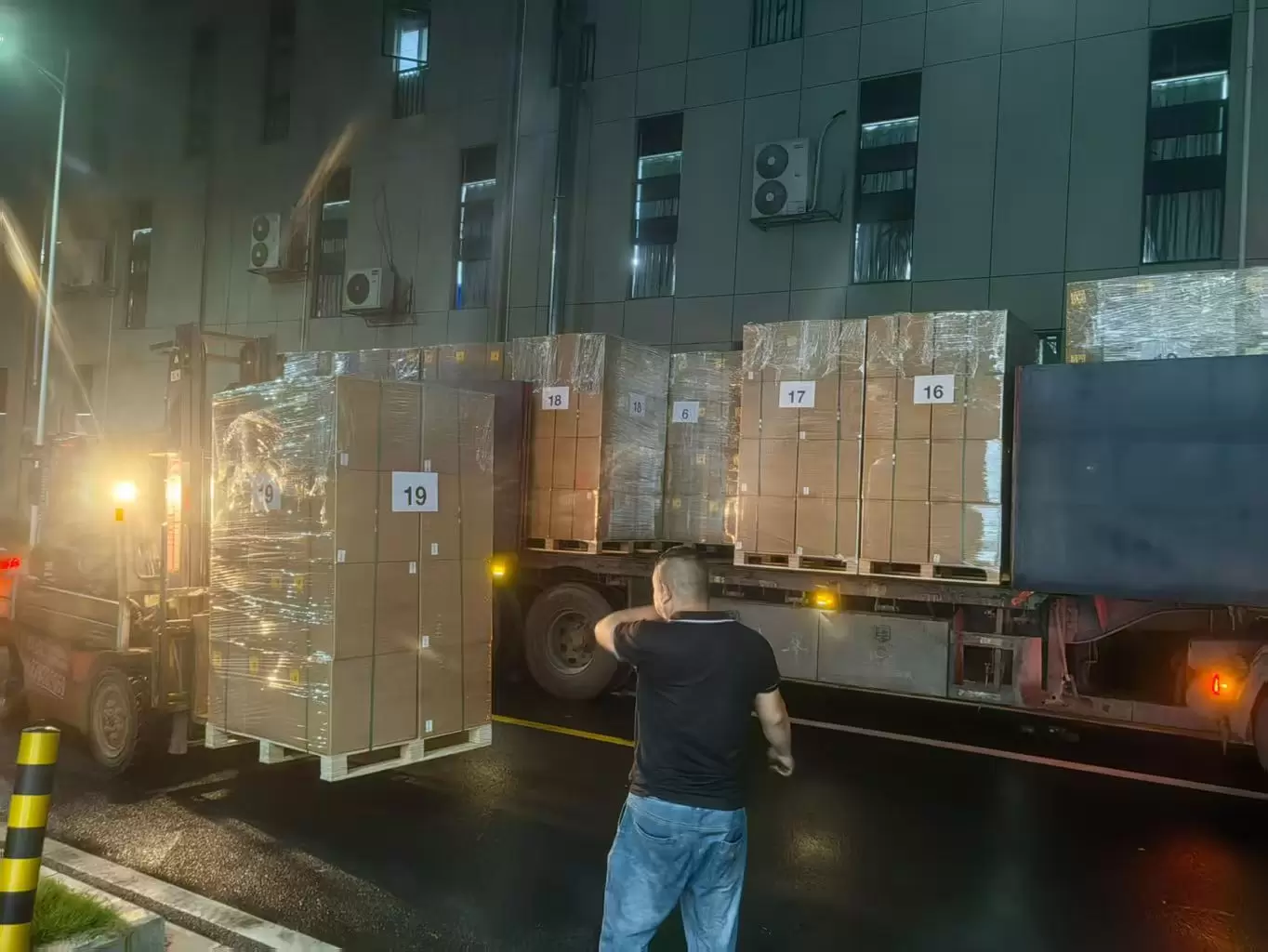 Droni dotati di bobine in fibra ottica per gittata di 3 km, 5 km, 10 km, 15 km, 20 km, 30 km, 40 km.